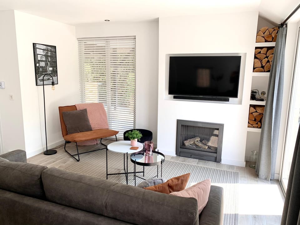 TV and multimedia, Living room, Seating area