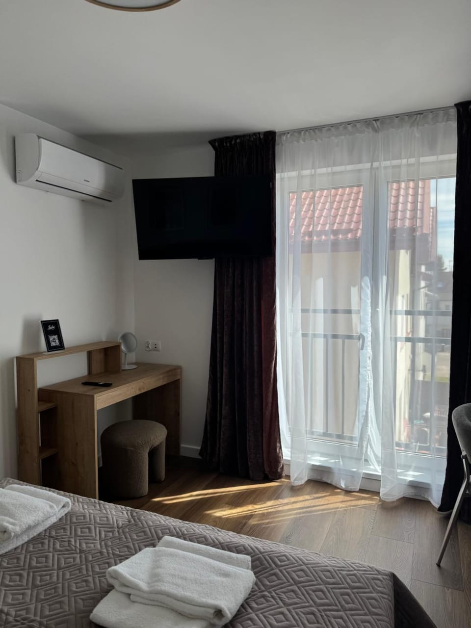 Bed, Photo of the whole room, Bedroom, towels, air conditioner