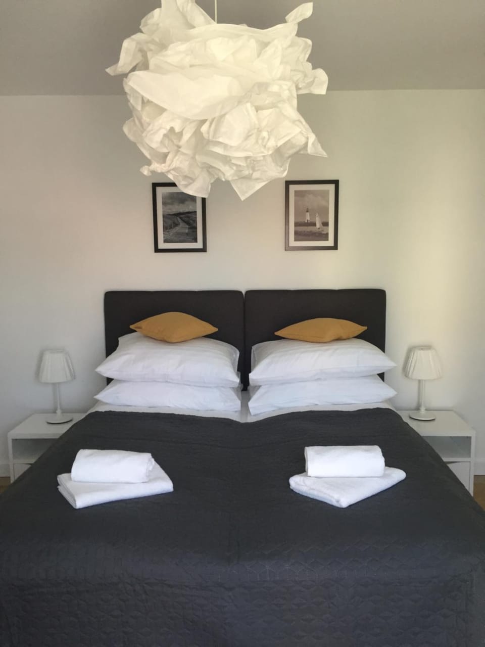 Bed, Bedroom, towels