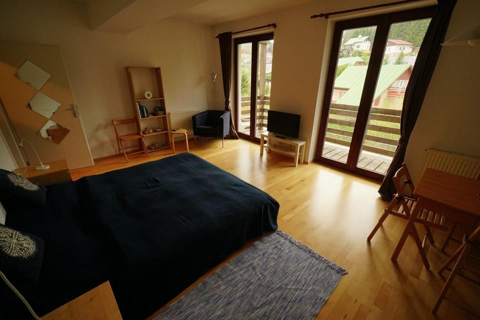 Living room, City view, Mountain view