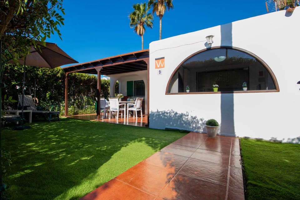 Facade/entrance, Garden