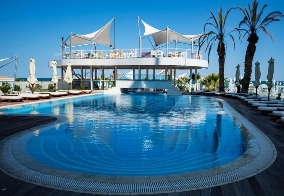 Swimming pool, Swimming pool