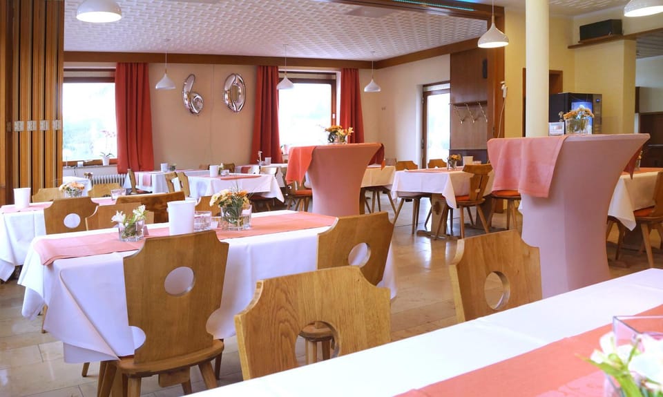 Restaurant/places to eat, Meeting/conference room