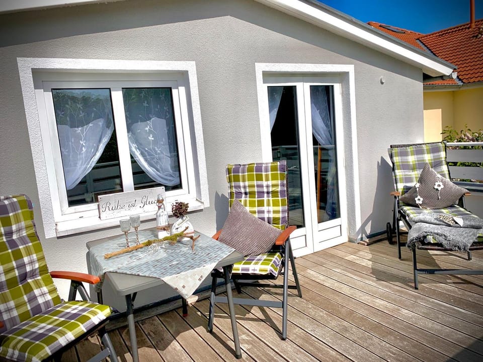 Balcony/Terrace, sunbed