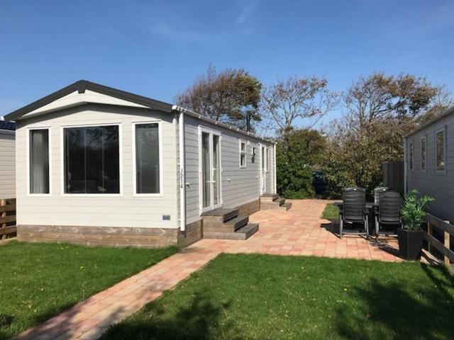 Property building, Patio, Garden