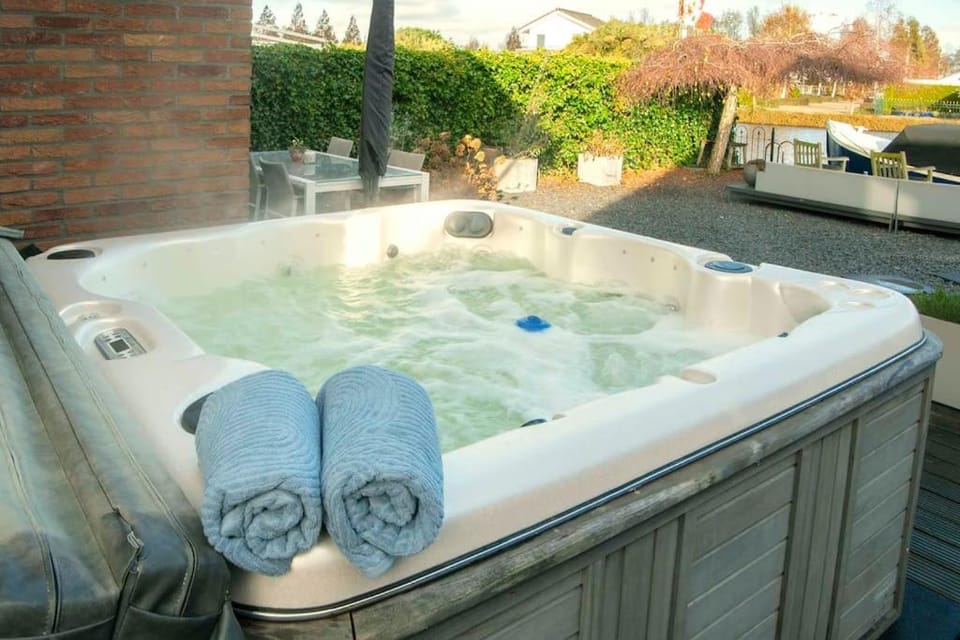 Hot Tub, Hot Tub, Spa and wellness centre/facilities