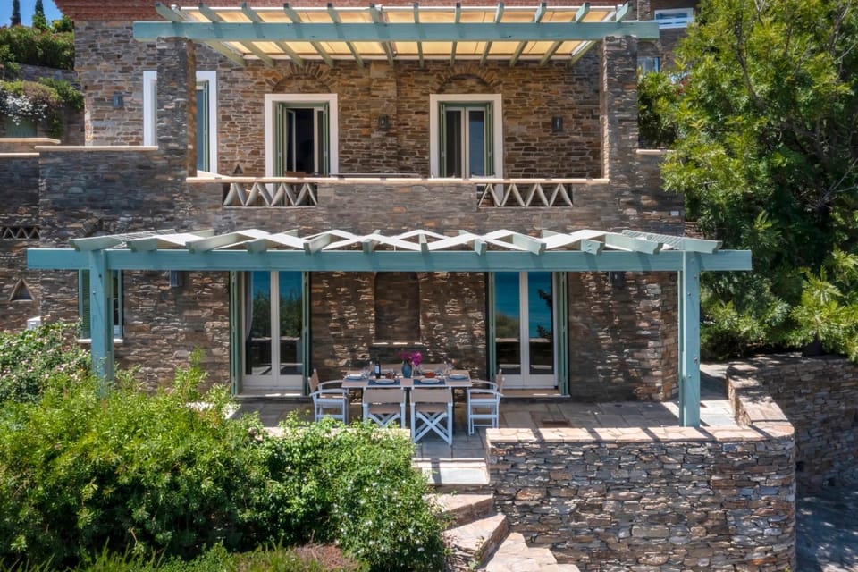 Property building, Patio, Balcony/Terrace