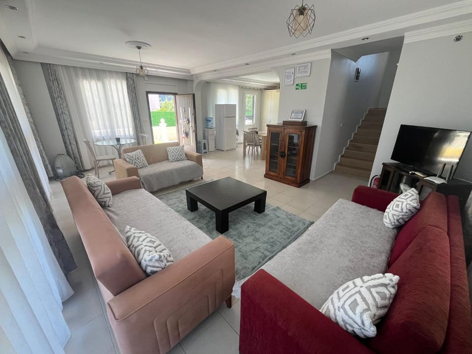 Communal lounge/ TV room, TV and multimedia, Living room, Seating area