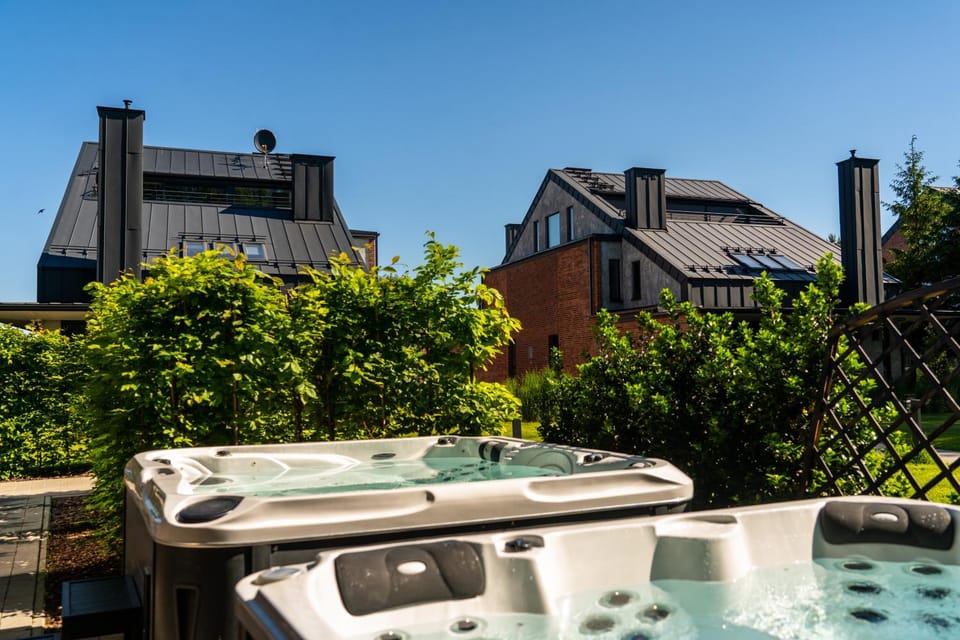 Garden, Hot Tub