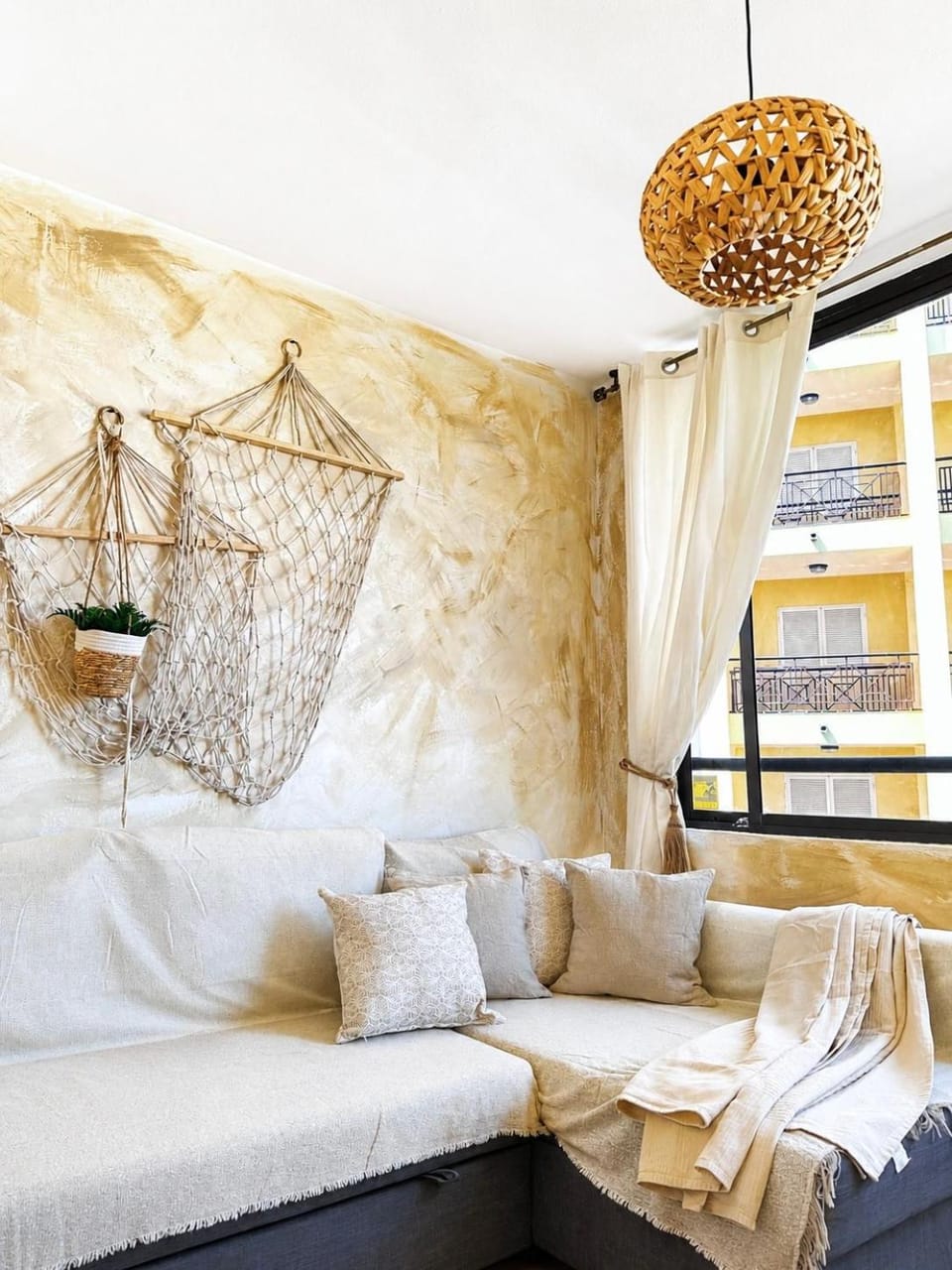 Peaceful & Bright Loft, HEATED POOL, NETFLIX, FREE WIFI & PARKING, TENNIS Apartment in Los Cristianos
