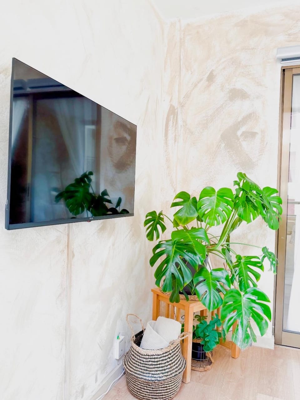 Peaceful & Bright Loft, HEATED POOL, NETFLIX, FREE WIFI & PARKING, TENNIS Apartment in Los Cristianos