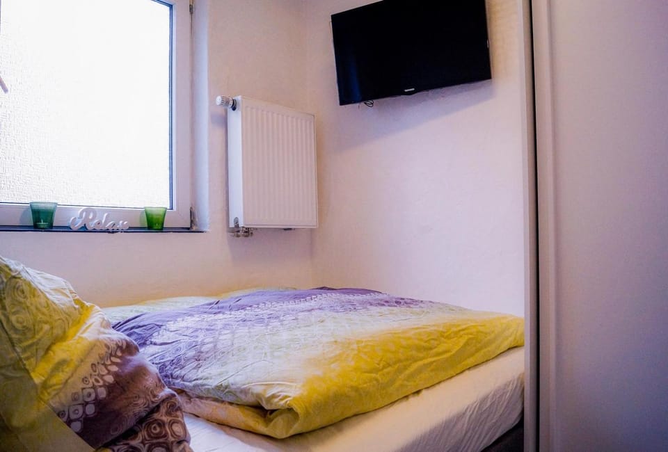 TV and multimedia, Photo of the whole room, Bedroom