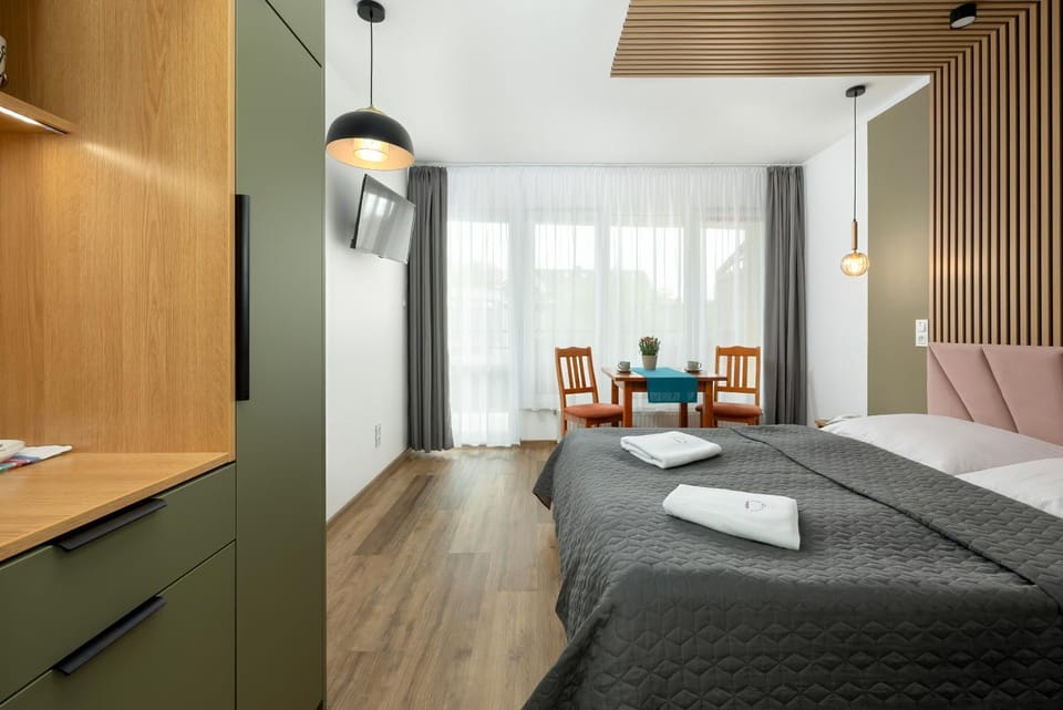 Bed, Photo of the whole room, towels, wardrobe