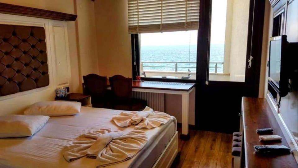 Bed, TV and multimedia, Bedroom, Sea view, hair dresser, towels