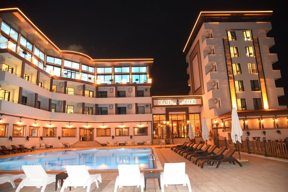 Property building, Restaurant/places to eat, Night, Summer, Sea view, Sea view, Swimming pool
