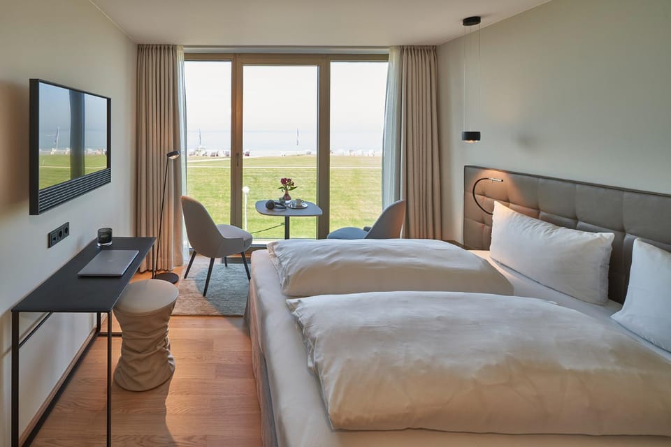 TV and multimedia, Seating area, Bedroom, Sea view