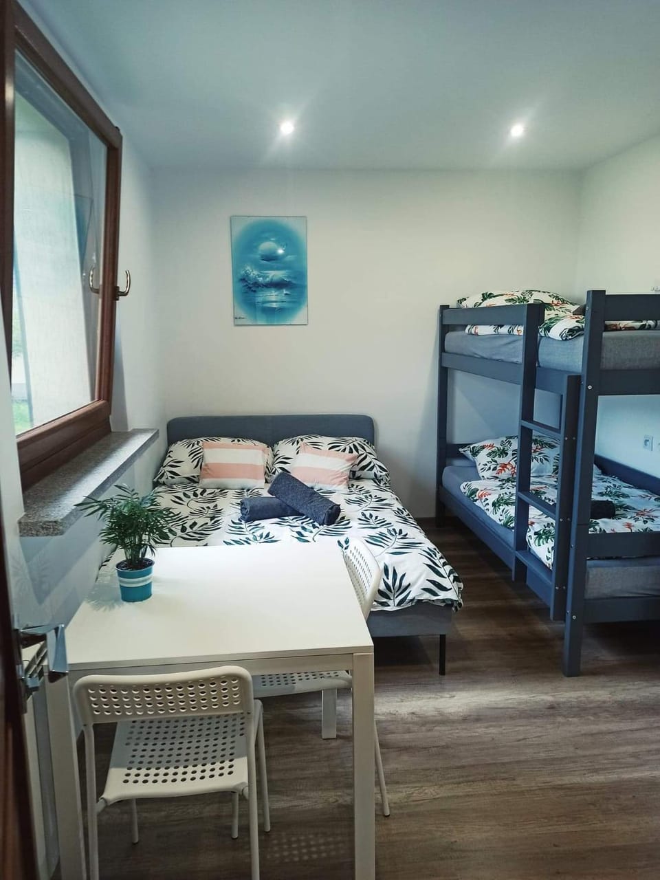 Photo of the whole room, bunk bed
