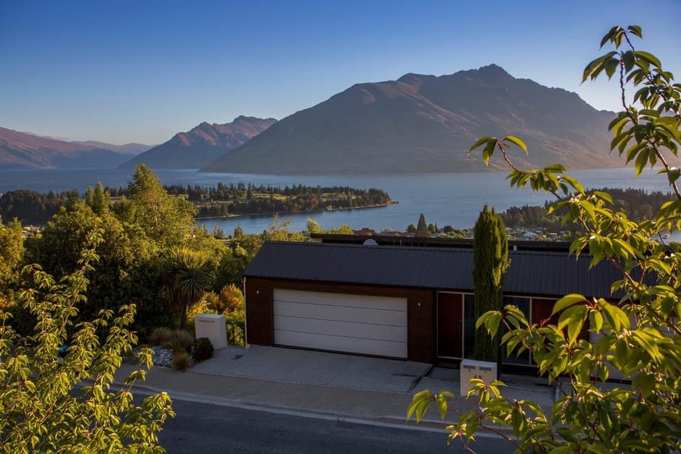 Facade/entrance, Lake view, Mountain view, Street view