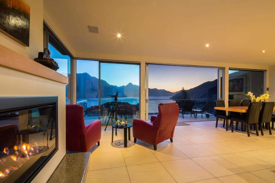 Living room, Seating area, Dining area, Mountain view
