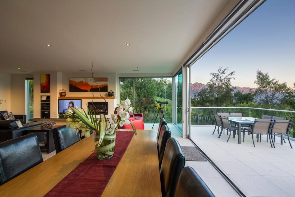 Balcony/Terrace, Dining area, Mountain view