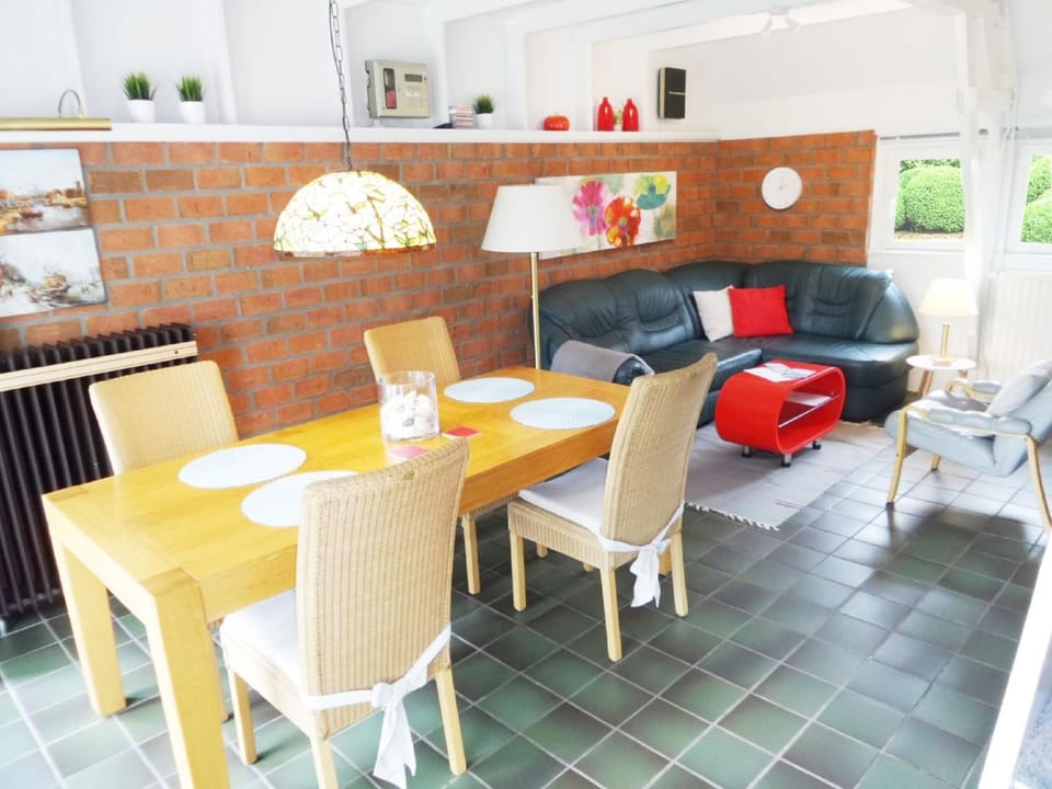 Living room, Photo of the whole room, Dining area