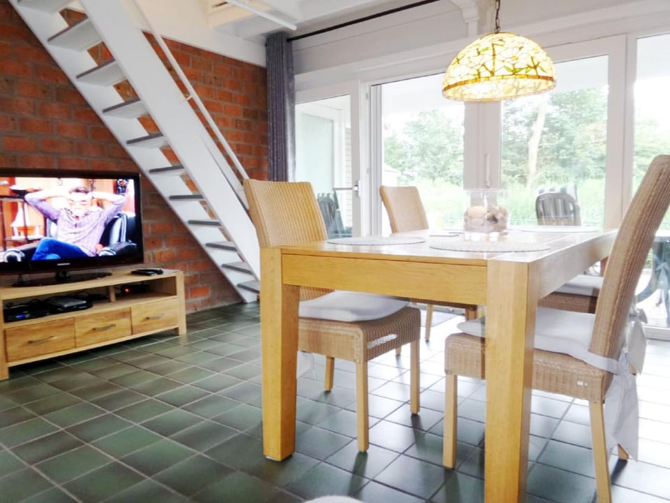 TV and multimedia, Dining area