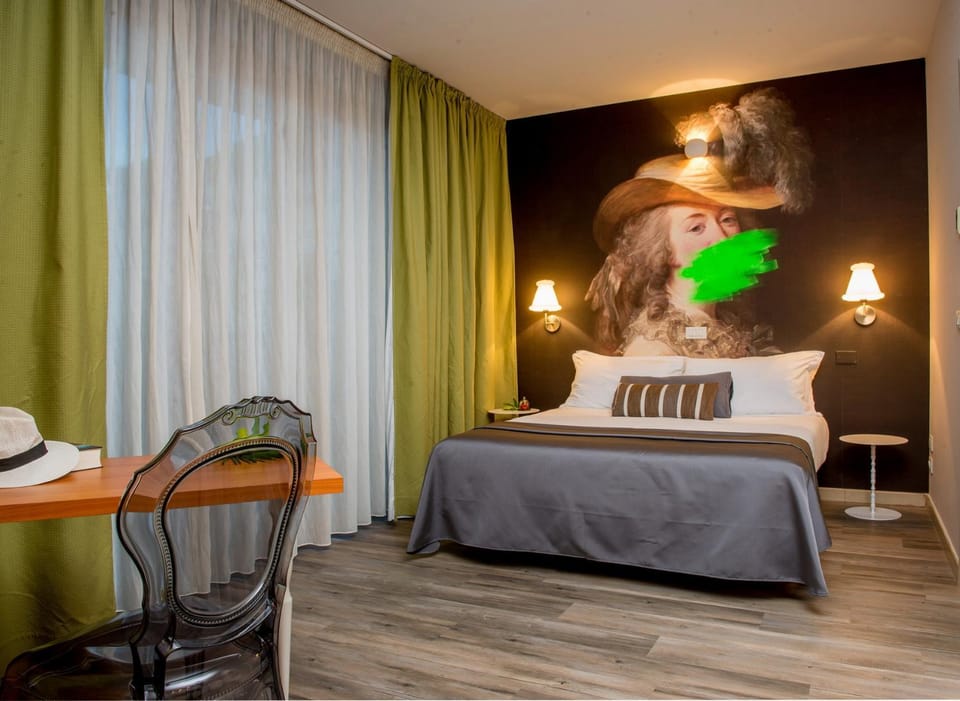 Photo of the whole room, Bedroom