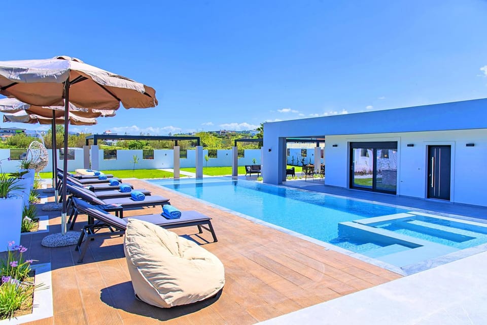 Property building, Facade/entrance, Swimming pool