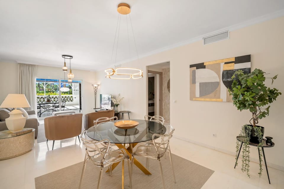 Living room, Dining area