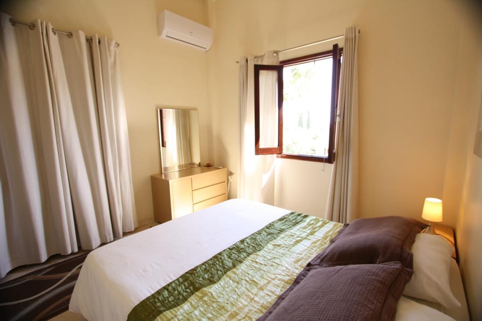 Bed, Photo of the whole room, Bedroom, air conditioner