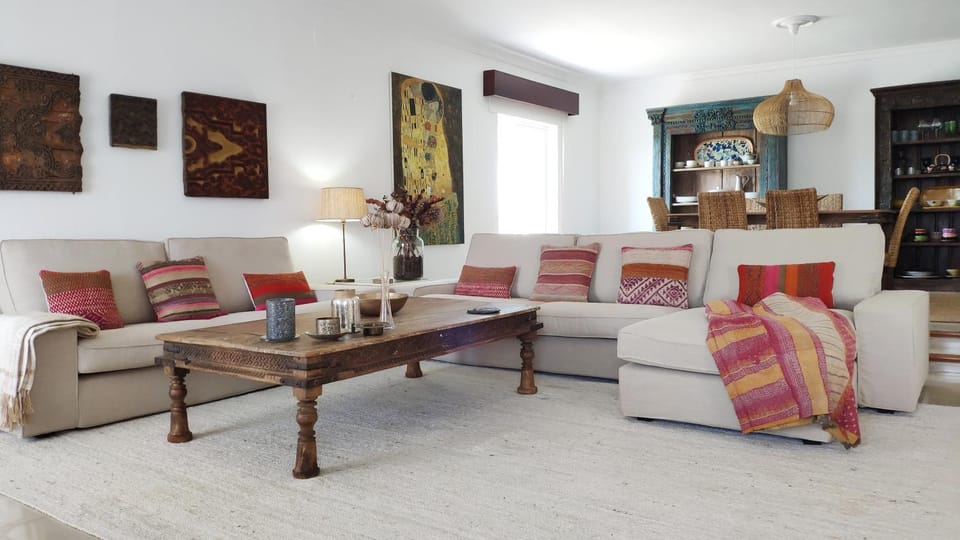 Communal lounge/ TV room, Library, Living room
