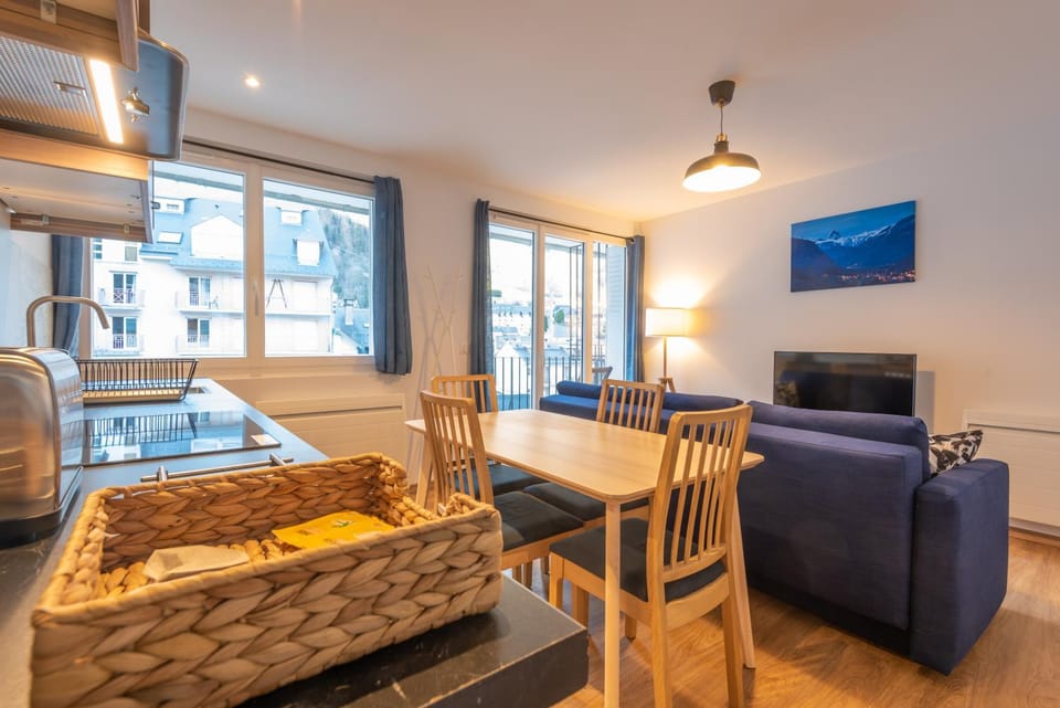Appartement Terrasse - Télécabine 2min - Thermes 4min - Tout équipé Cabin in Cauterets