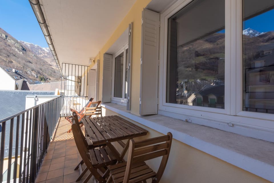 Appartement Terrasse - Télécabine 2min - Thermes 4min - Tout équipé Cabin in Cauterets