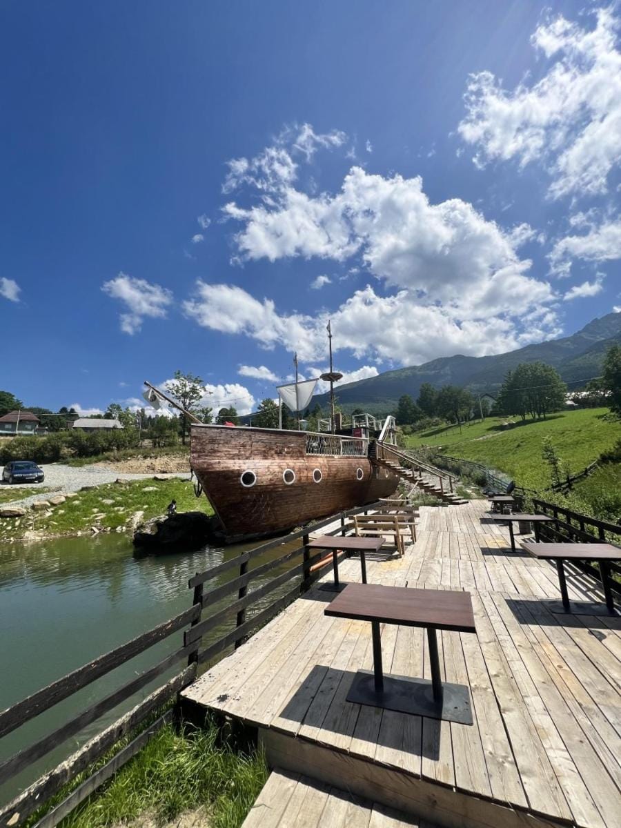 Cabana Agroturistica Runc Bed and Breakfast in Romania