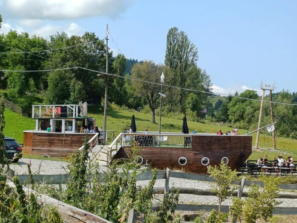 Cabana Agroturistica Runc Bed and Breakfast in Romania