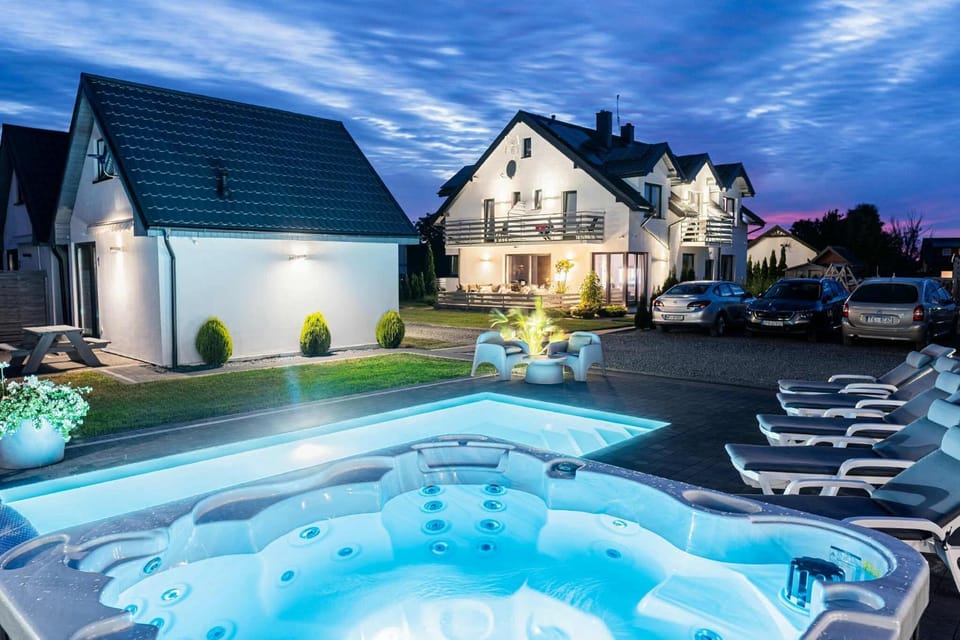 Property building, Night, Garden, Hot Tub, Pool view, Swimming pool, sunbed