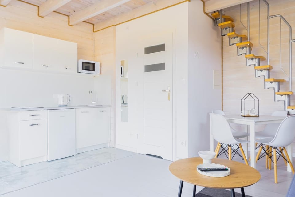 Kitchen or kitchenette, Living room, Seating area, Dining area