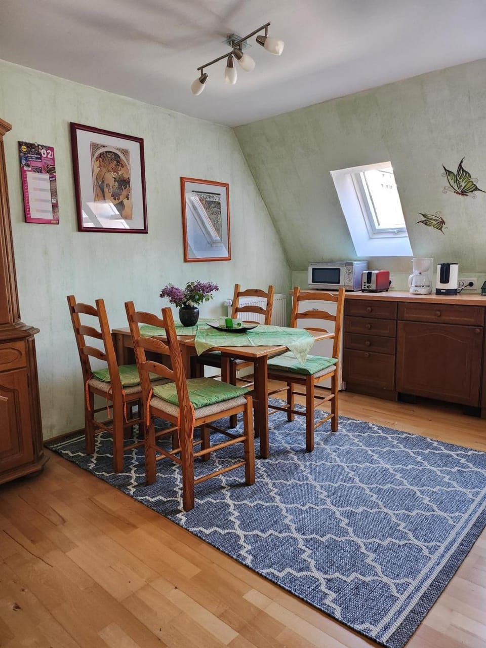 Seating area, Dining area