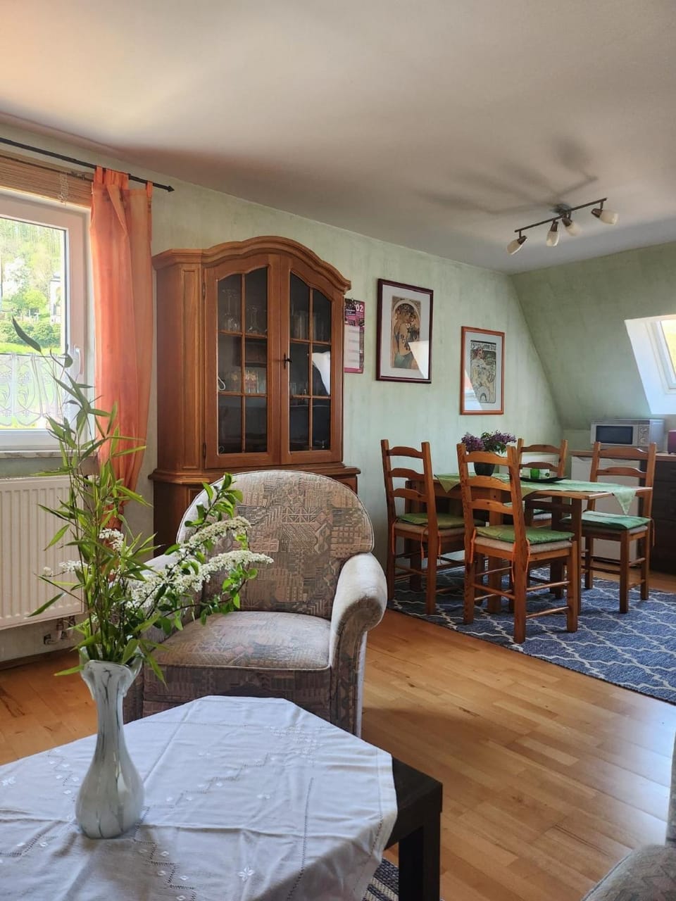 Living room, Seating area, Dining area