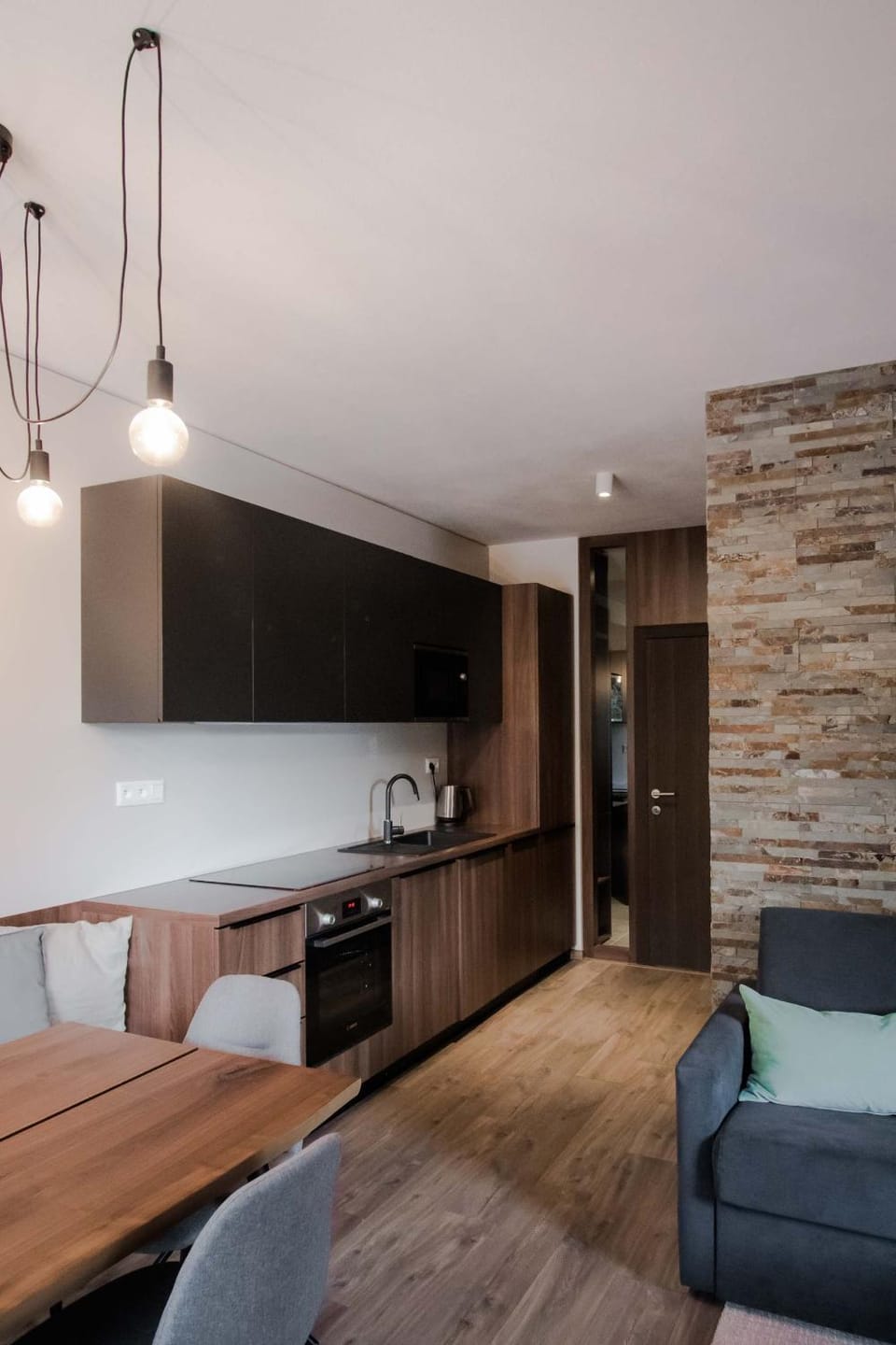 Kitchen or kitchenette, Living room, Photo of the whole room, Seating area, Dining area, oven, pet friendly, stove