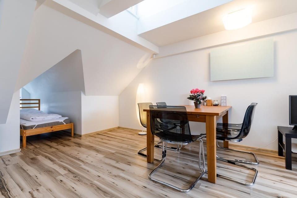 TV and multimedia, Living room, Photo of the whole room, Dining area