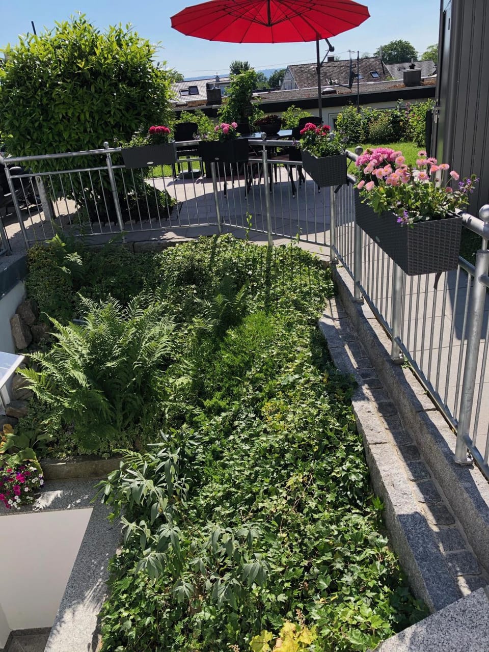 Property building, Facade/entrance, Balcony/Terrace