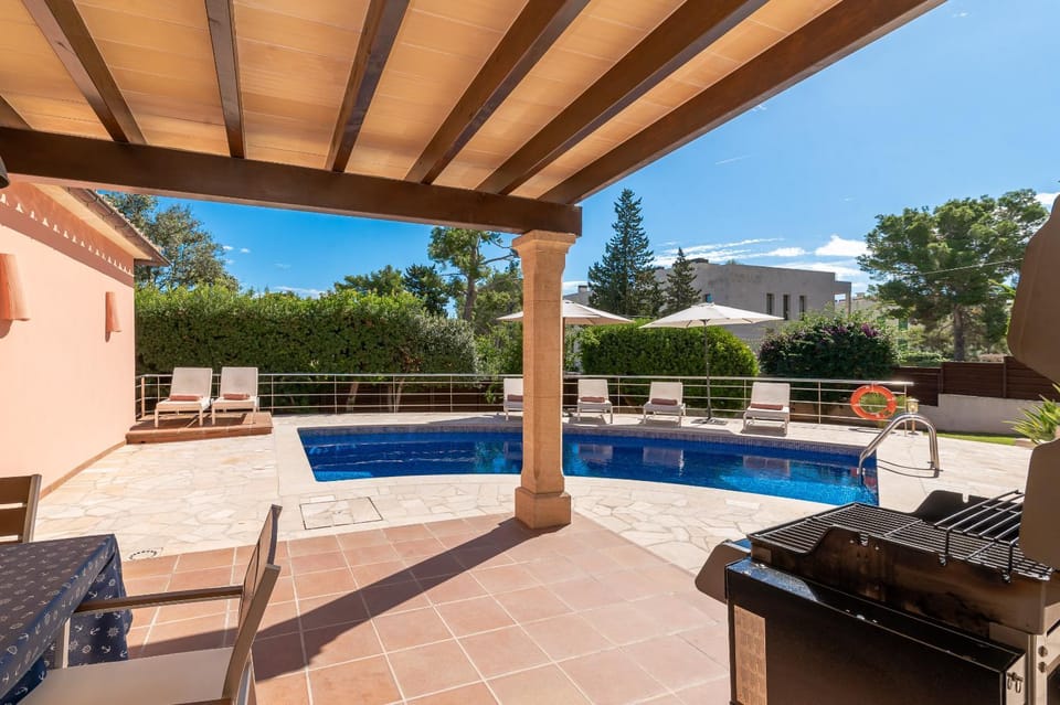 Patio, Day, Pool view, Swimming pool, sunbed