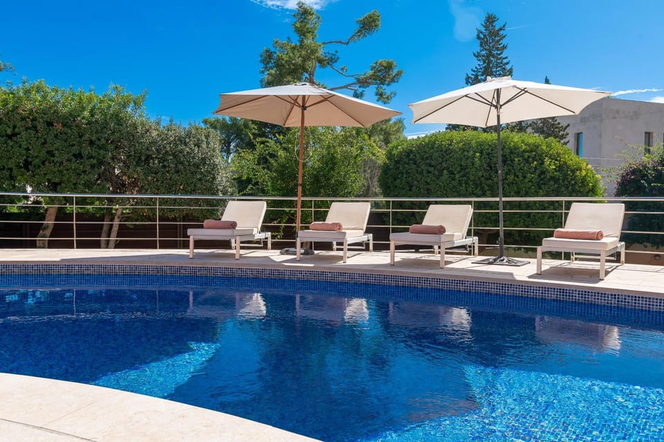 Patio, Day, Pool view, Swimming pool, sunbed