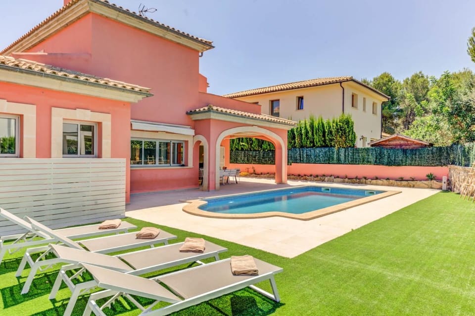 Patio, Swimming pool, Swimming pool, sunbed