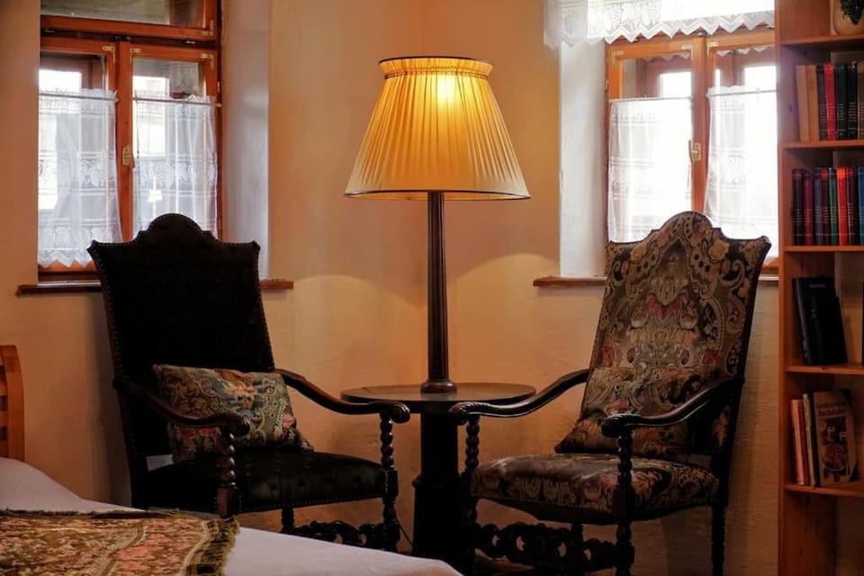 Library, Seating area, hair dresser