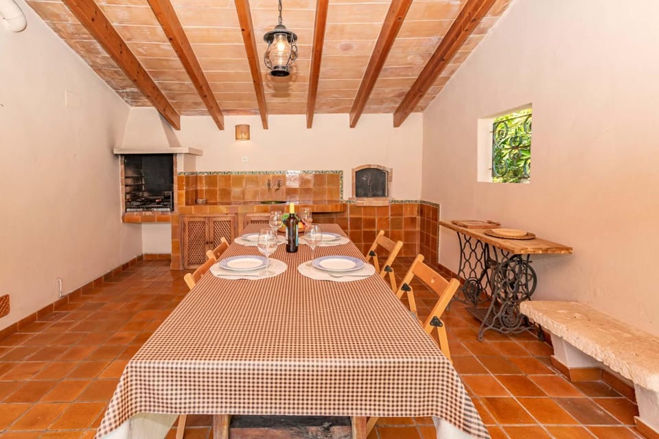BBQ facilities, Dining area