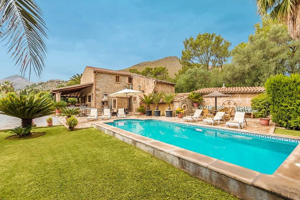 Property building, Garden, Swimming pool, sunbed