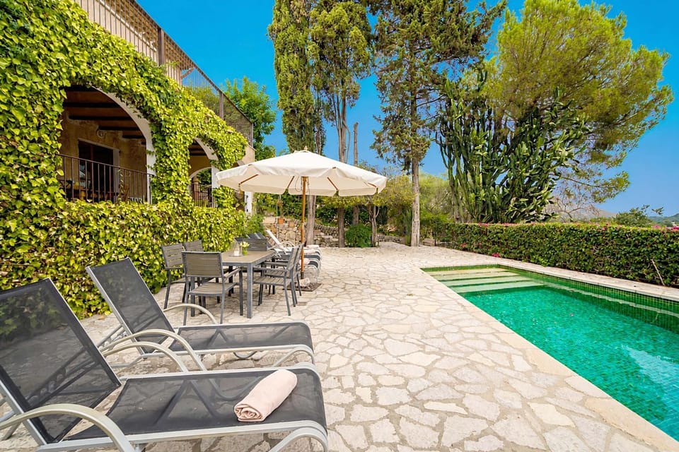 Patio, Swimming pool, sunbed
