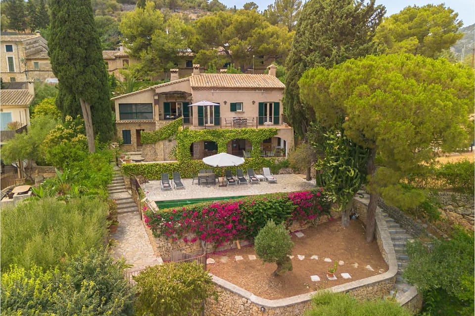 Property building, Bird's eye view, Pool view